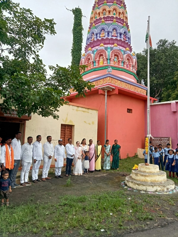 मंदिर परिसरात ध्वजारोहण कार्यक्रम