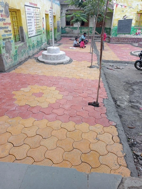 वानगांव जिल्हा परीक्षद शाळेला पेवर ब्लाक बसवन्यात आले