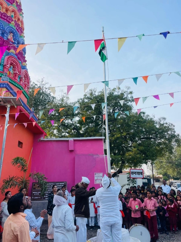 मंदिर परिसरात ध्वजारोहण कार्यक्रम