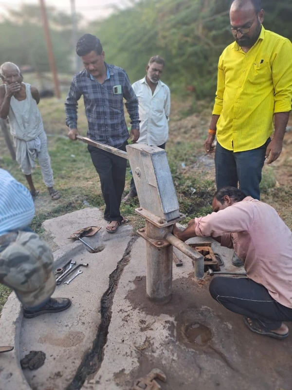 गावातील पंप दुरुस्ती व नवीन पाईपलाईन