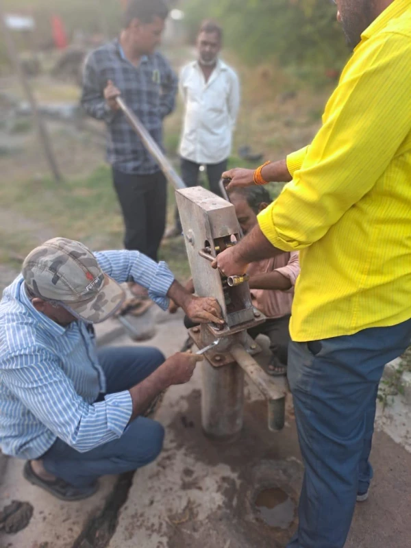गावातील पंप दुरुस्ती व नवीन पाईपलाईन
